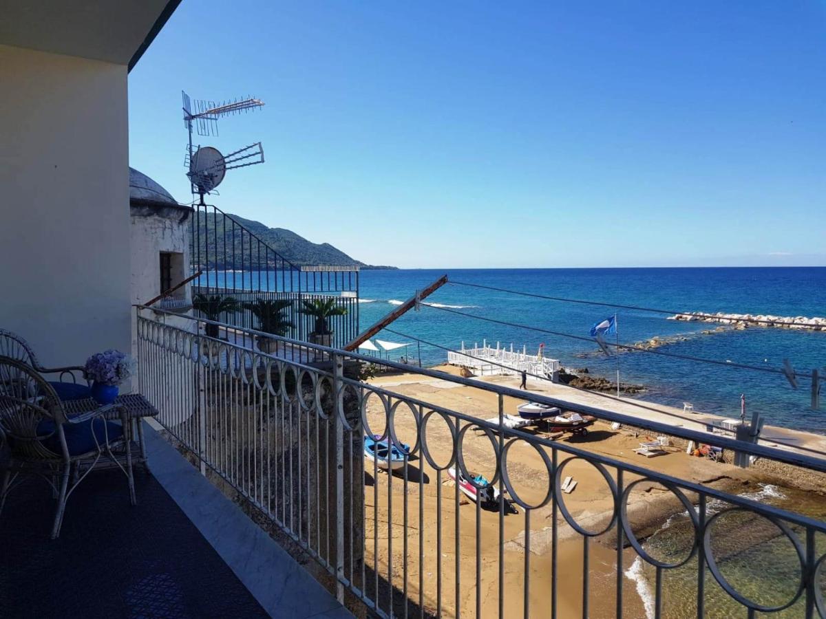 Casa Vacanze Porto Delle Gatte 산타마리아디카스텔라바테 외부 사진